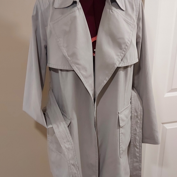 Light Weight Trench - Picture 2 of 6